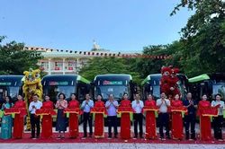 Quảng Ninh triển khai xe buýt điện miễn phí đưa đón học sinh đến trường