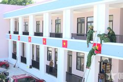 Những người l&iacute;nh qu&acirc;n h&agrave;m xanh g&oacute;p sức đ&oacute;n năm học mới nơi bi&ecirc;n giới
