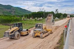 Giữ nhịp thi công xuyên lễ trên cao tốc Cam Lộ – La Sơn