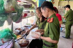 Công an xã miền núi 'Gần dân nhất'