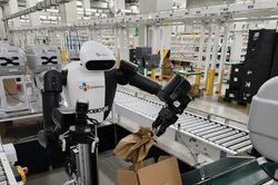 Robot hình người đầu tiên trong ngành logistics