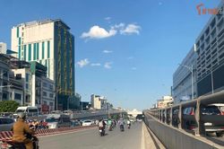 Điểm mặt những 'sa mạc lòng đường' tại Hà Nội