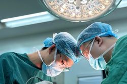 Va chạm xe, chỉ x&acirc;y x&aacute;t ngo&agrave;i da nhưng nam thanh ni&ecirc;n vỡ l&aacute;ch độ IV
