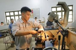 Cam kết việc l&agrave;m để người trẻ mạnh dạn chọn học nghề
