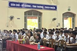 Dạy học sinh d&ugrave;ng AI đ&uacute;ng c&aacute;ch, kh&ocirc;ng lệ thuộc