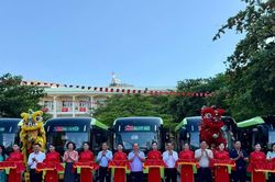 Quảng Ninh khai trương tuyến xe bu&yacute;t điện đưa đ&oacute;n học sinh miễn ph&iacute;