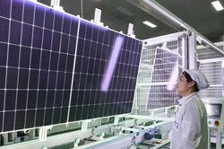 'Cai' dầu Nga, EU lại phụ thuộc năng lượng xanh Trung Quốc