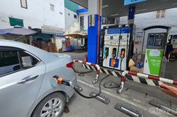 Gi&aacute; xăng tăng hơn 600 đồng/l&iacute;t từ 15h chiều nay