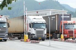 Lạng Sơn: Hơn 8.900 lượt xe th&ocirc;ng quan xuy&ecirc;n kỳ lễ 2/9. giữ vững 'mạch m&aacute;u' xuất nhập khẩu