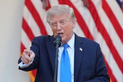 Tổng thống Mỹ Trump đề xuất đổi tên eo biển Hormuz thành 'eo biển Trump'