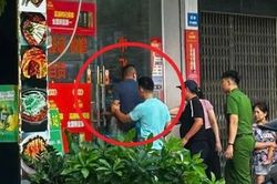 Công an Hải Phòng thực nghiệm lại hiện trường vụ cướp tại cửa hàng tạp hóa