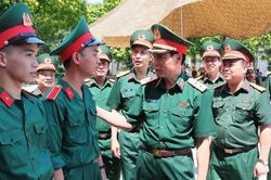 Những sĩ quan hậu cần tương lai được ph&aacute;t qu&acirc;n tư trang g&igrave; ng&agrave;y nhập học?
