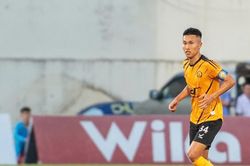 Án phạt mùa trước khiến hai cầu thủ lỡ ngày khai màn V-League