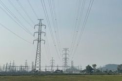 Việt Nam nhập khẩu hơn 7,2 tỷ kWh điện trong 7 th&aacute;ng