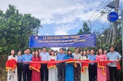 Bảo hiểm PVI T&acirc;y Nam 'Thắp s&aacute;ng đường qu&ecirc;' tại tỉnh Đồng Th&aacute;p
