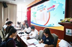 PVU ch&agrave;o đ&oacute;n t&acirc;n sinh vi&ecirc;n Kh&oacute;a 15