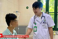 Từ Đức về Việt Nam, mẹ đưa con 16 tuổi phẫu thuật lõm ngực bẩm sinh