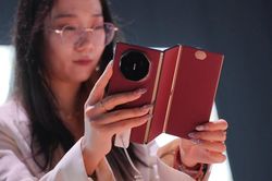 Apple và Huawei sắp đối đầu nảy lửa với màn hình gập?