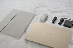 Laptop OLED 16 inch nhẹ chỉ 1,2 kg - lời giải cho bài toán làm việc di động