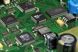 Trung Quốc đi sau công nghệ sản xuất chip tối tân 15 năm