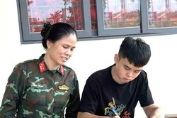 Trúng tuyển đại học, hai thanh niên người Mường viết đơn tình nguyện nhập ngũ