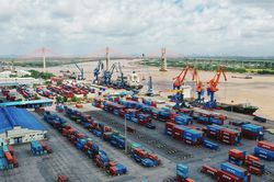 Xuất nhập khẩu 8 th&aacute;ng vượt 770 tỷ USD, 33 mặt h&agrave;ng xuất khẩu tr&ecirc;n 1 tỷ USD