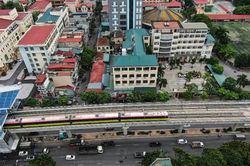 Hai tuyến đường sắt đ&ocirc; thị H&agrave; Nội vận chuyển hơn 400.000 kh&aacute;ch dịp lễ 2/9