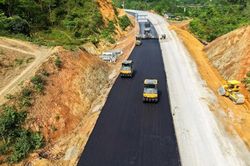 Khó khăn về vật liệu và tiến độ cản trở các dự án cao tốc phía Bắc về đích