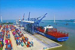 8 th&aacute;ng, kim ngạch xuất nhập khẩu của Việt Nam đạt kỷ lục 770 tỷ USD
