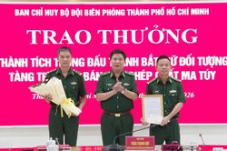 Bộ đội Bi&ecirc;n ph&ograve;ng TP Hồ Ch&iacute; Minh khen thưởng tổ đ&aacute;nh &aacute;n ma t&uacute;y