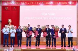 Đảng ủy MTTQ, c&aacute;c đo&agrave;n thể Trung ương c&ocirc;ng bố quyết định về c&ocirc;ng t&aacute;c c&aacute;n bộ