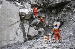 Lũ quét tại Nepal và Trung Quốc: Thách thức trong cứu trợ người sống sót