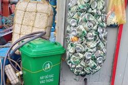 Đưa rác về bờ, giữ lại màu xanh cho biển Cửa Lò