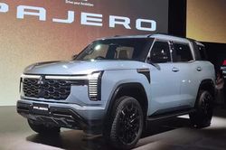 Mitsubishi Pajero thế hệ thứ năm trình làng: Thiết kế hầm hố, khả năng vượt địa hình ấn tượng