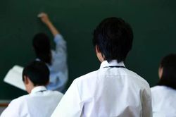 Xu hướng đáng sợ ám ảnh mùa tựu trường ở Nhật Bản