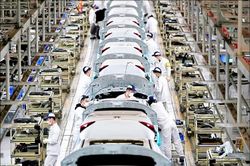 Honda &ldquo;đại phẫu&rdquo; cắt giảm chi ph&iacute; để ngh&ecirc;nh chiến &ocirc; t&ocirc; gi&aacute; rẻ Trung Quốc