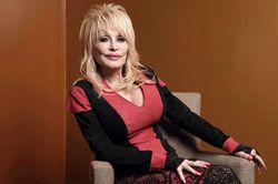 Ch&aacute;u g&aacute;i tiết lộ l&yacute; do Dolly Parton giấu k&iacute;n chuyện mắc ung thư trước khi qua đời