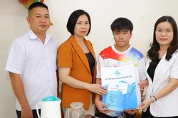 'Mẹ đỡ đầu' chắp thêm điểm tựa cho trẻ em khó khăn trước thềm năm học mới 2026 - 2027
