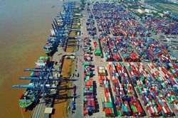 Bảy năm EVFTA - Từ nghĩa vụ tuân thủ sang cạnh tranh sinh tồn