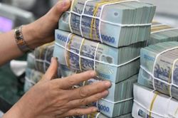 Thu ngân sách tăng 16%, vượt 2 triệu tỷ đồng sau 8 tháng