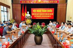 Ch&ugrave;m ảnh: Đảng bộ Bộ C&ocirc;ng Thương học tập, qu&aacute;n triệt một số Nghị quyết, Chỉ thị của Bộ Ch&iacute;nh trị