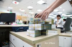 Ng&acirc;n h&agrave;ng chuyển hướng, t&igrave;m động lực tăng trưởng mới