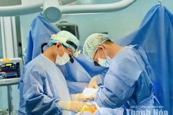 Phía sau những cuộc chạy đua giành lại sự sống cho bệnh nhi