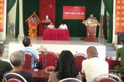 Chủ tịch Hội N&ocirc;ng d&acirc;n tỉnh dự sinh hoạt chi bộ th&ocirc;n Ph&uacute; Cường