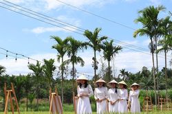 Gần 20.000 lượt khách đến Hội làng Lộc Yên