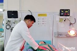 'Chạy đua' cứu sản phụ chảy máu ồ ạt, ngưng tim trên bàn mổ