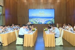 Đo&agrave;n c&ocirc;ng t&aacute;c li&ecirc;n ng&agrave;nh của Ch&iacute;nh phủ l&agrave;m việc với Trung t&acirc;m ICISE