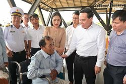 Đưa 32 ngư d&acirc;n gặp nạn ở v&ugrave;ng biển Trường Sa về đất liền