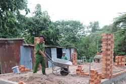 Chung tay xây mái ấm cho hộ nghèo