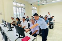Xây dựng đội ngũ cán bộ thạo việc, gần Dân